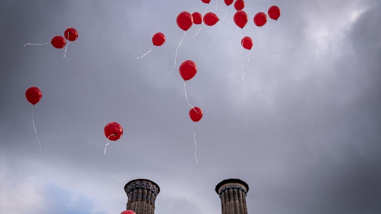 Erzurum'da Çocuklar Gazze'deki Eşit Haklar İçin Ses Yükseltti