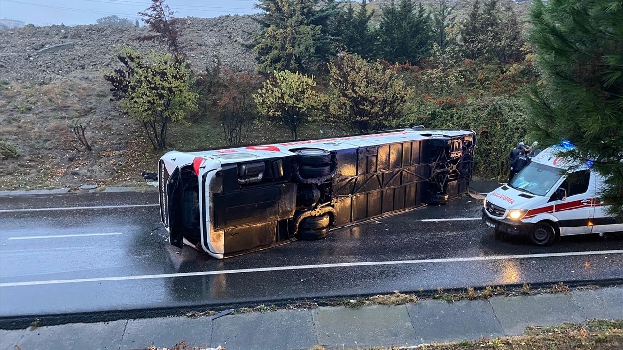 Esenler'de Otobüs Devrildi: 2 Ölü, 15 Yaralı