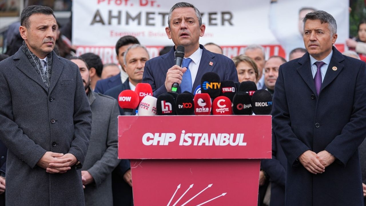 Esenyurt'ta CHP Genel Başkanı Özgür Özel'den Demokrasi Nöbeti Açıklaması