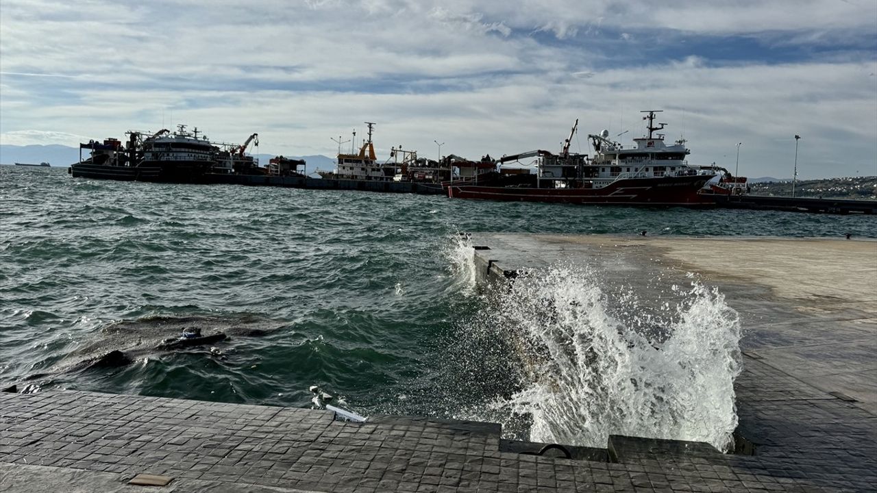 Fırtına Uyarısı Sonrası Sinop Limanı'na Sığınma