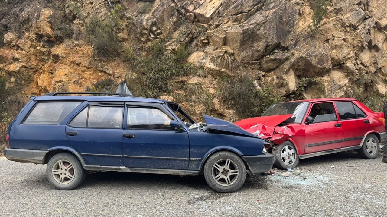 Giresun'da Trafik Kazası: 6 Yaralı