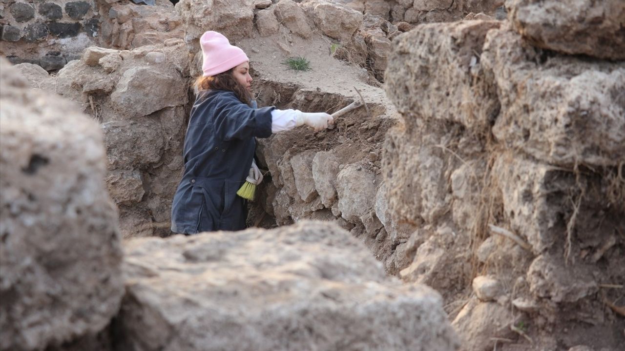 Hadrianopolis Antik Kenti'nde 1600 Yıllık Hazreti Süleyman Betimli Kolye Ucu Bulundu