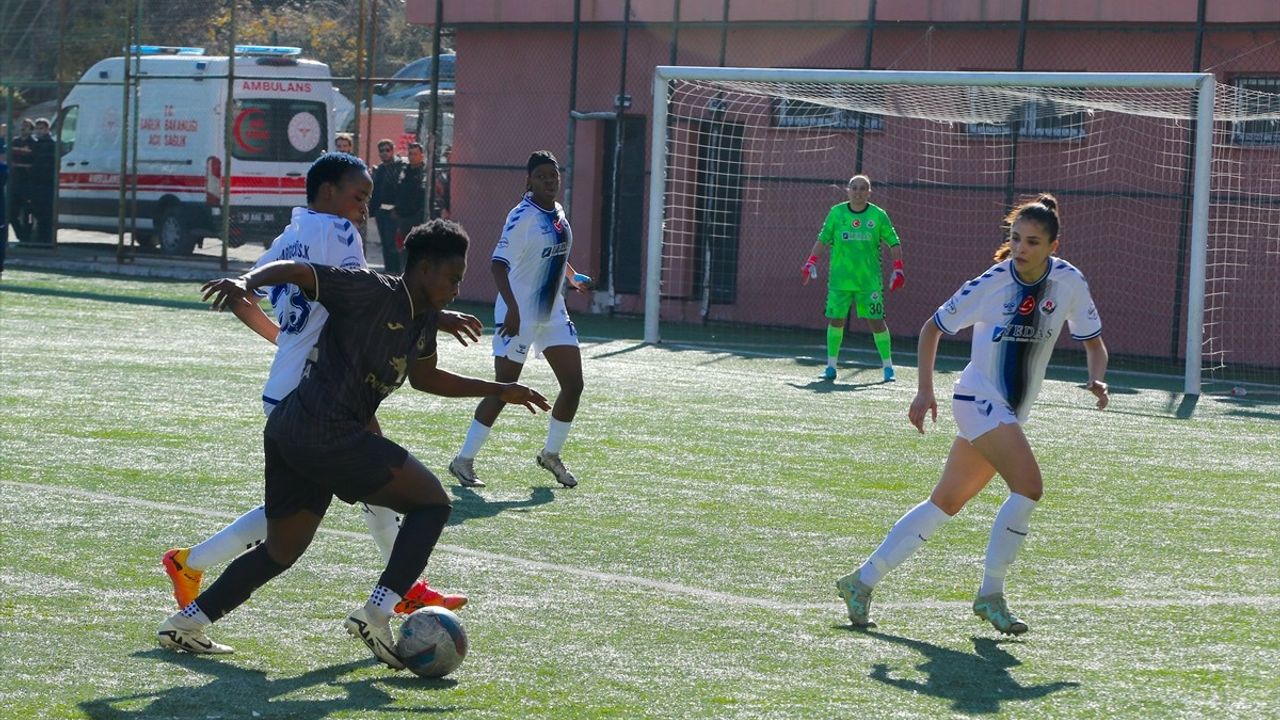 Hakkarigücü, Trabzonspor'u 3-0 Geçti