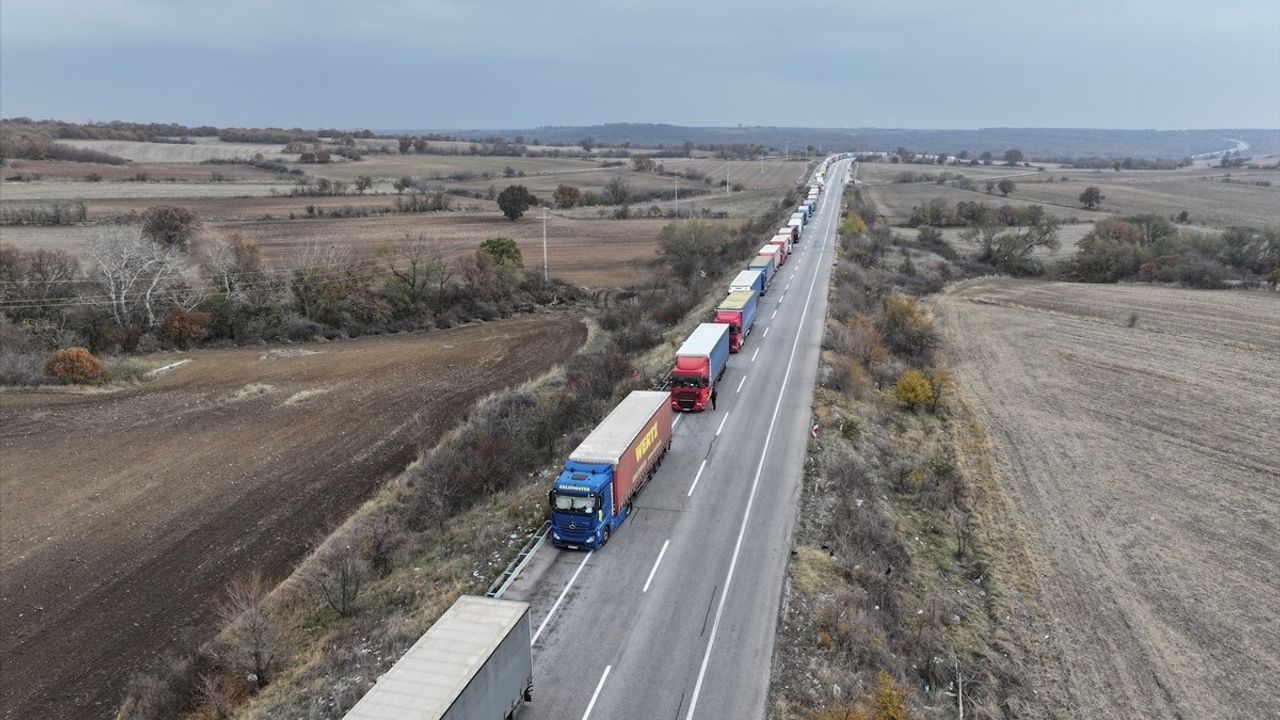 Hamzabeyli Sınır Kapısı'nda 25 Kilometrelik Tır Kuyruğu