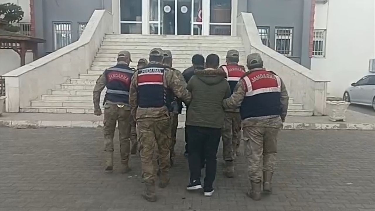 Iğdır'da Göçmen Kaçakçılığı Operasyonu: 2 Şüpheli Tutuklandı