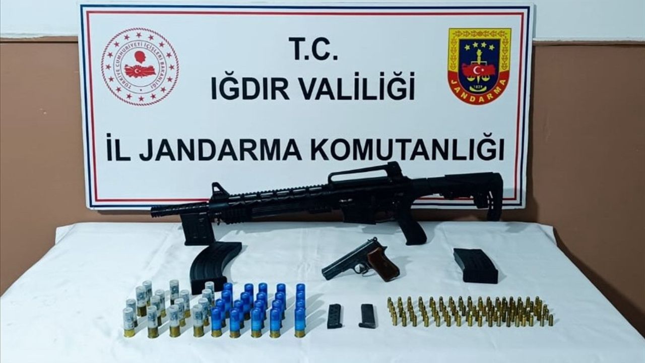 Iğdır'da Silah ve Akaryakıt Kaçakçılığı Operasyonu: 3 Gözaltı