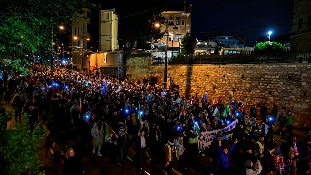 İstanbul'da Gazze Katliamlarına Karşı Sesli Eylem Düzenlendi