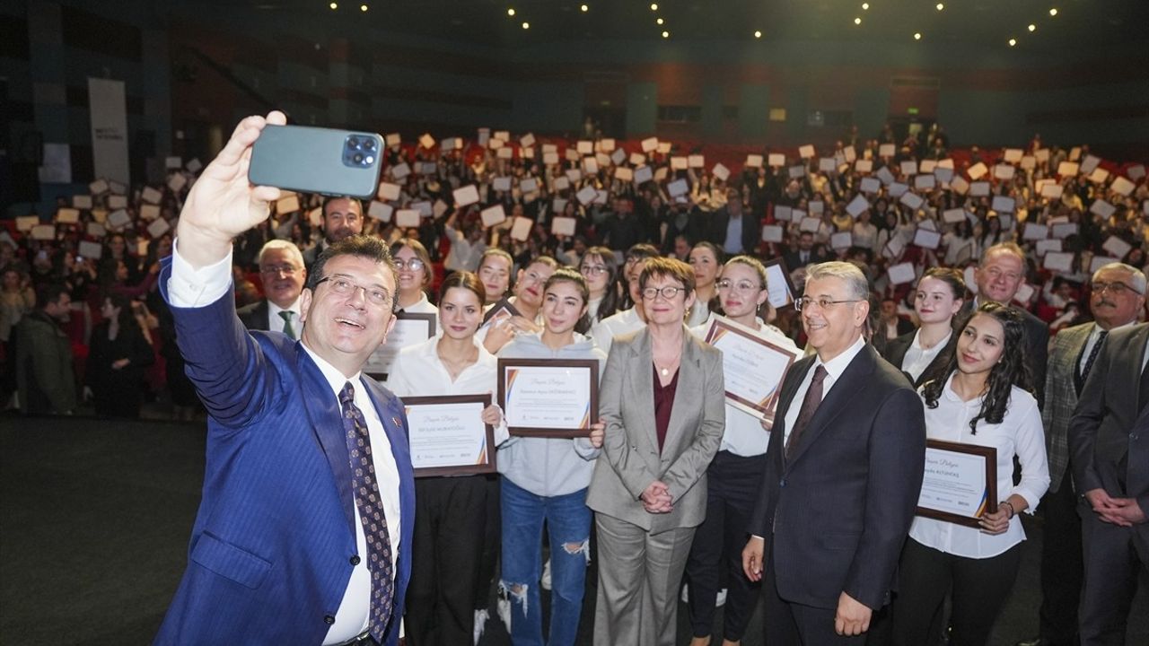 İstanbul'da Kadınlar İçin Raylı Sistemler Programı Sertifika Töreni