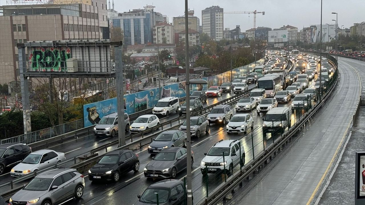 İstanbul'da Mesai Sonrası Trafik Yoğunluğu