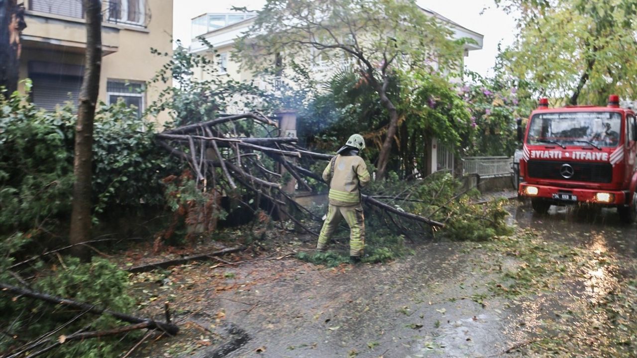 İstanbul'da Olumsuz Hava Koşulları Hayatı Zorlaştırıyor