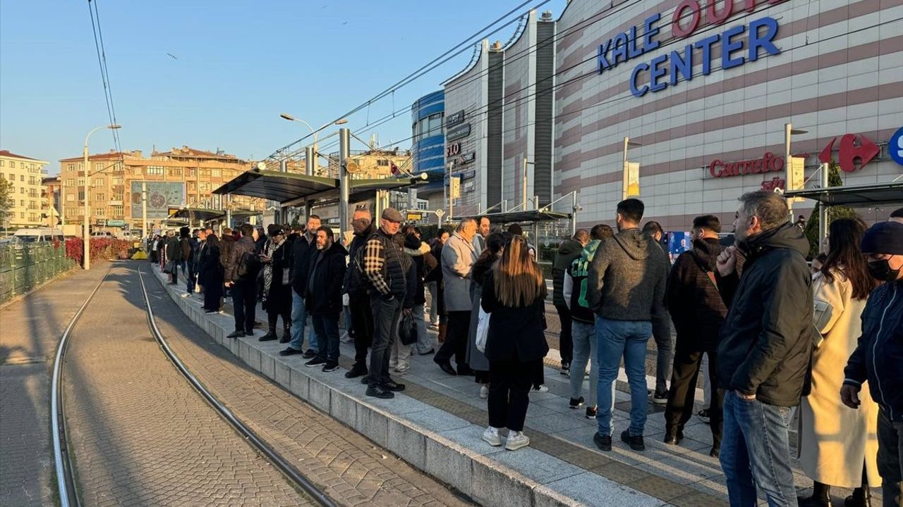 İstanbul'da Trafik ve Toplu Ulaşımda Yoğunluk