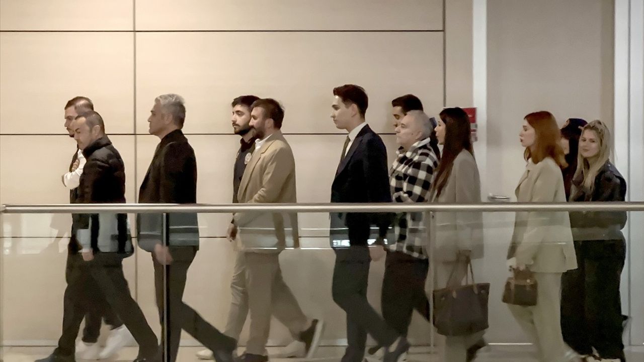 İstanbul'da Yasa Dışı Bahis Soruşturmasında Ünlü İsimler Adliyeye Sevk Edildi