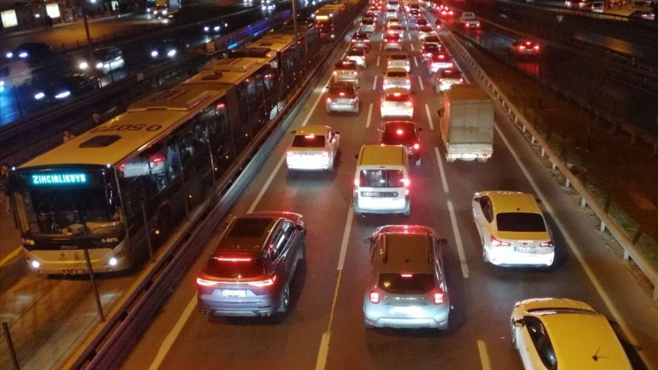 İstanbul Trafiğinde Ara Tatil Yoğunluğu