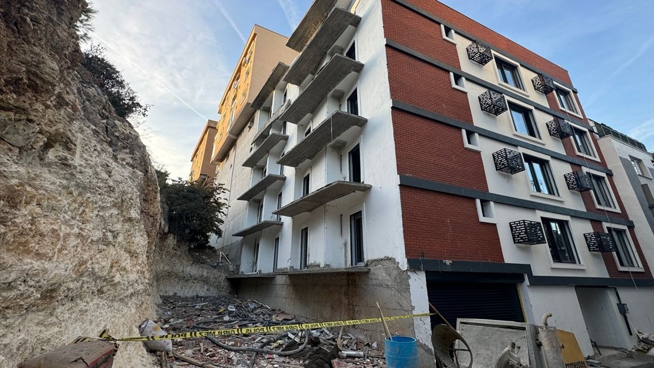 İzmir'de İnşaat Kazası: 39 Yaşındaki İşçi Hayatını Kaybetti