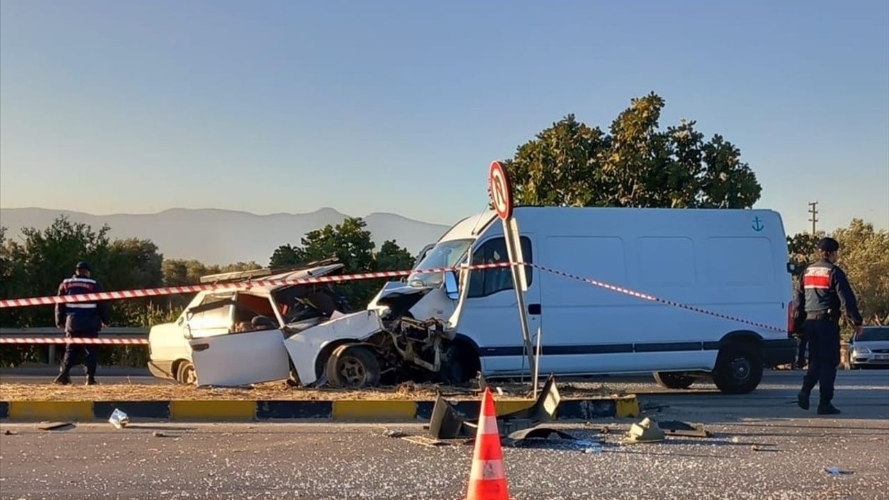 İzmir'de Trafik Kazası: 1 Ölü