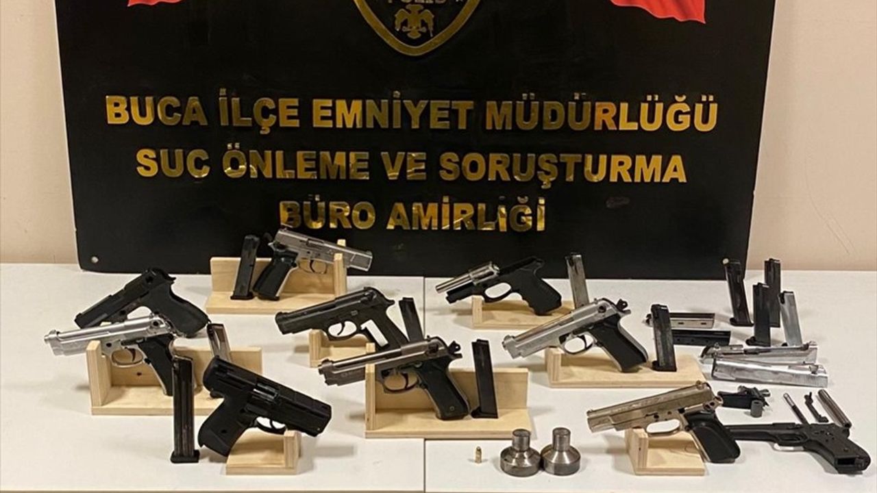 İzmir'de Uyuşturucu ve Silah Ticareti Operasyonu: 3 Kişi Tutuklandı