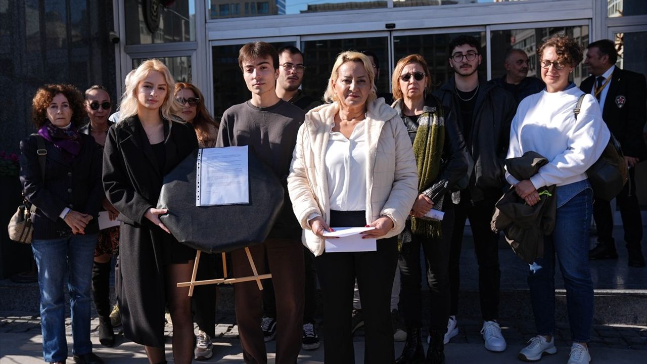 İzmir'de Vize Sorununa Dikkat Çekmek İçin Basın Açıklaması
