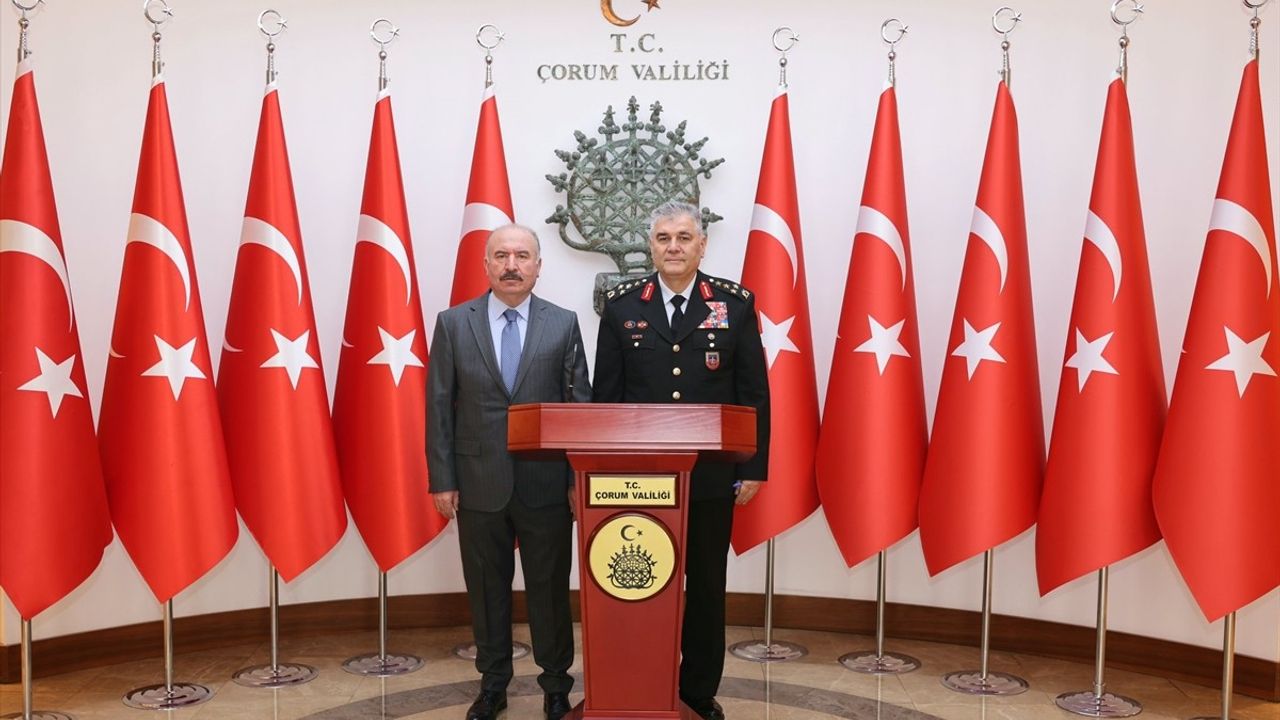 Jandarma Genel Komutanı Ali Çardakcı, Çorum Valisi Ali Çalgan'ı Ziyaret Etti