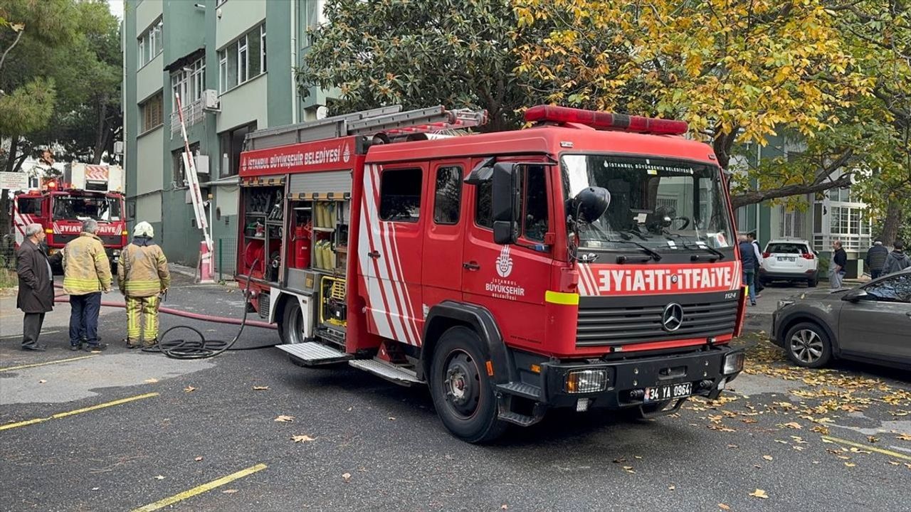 Kadıköy'de Restoran Bacasında Yangın Çıktı