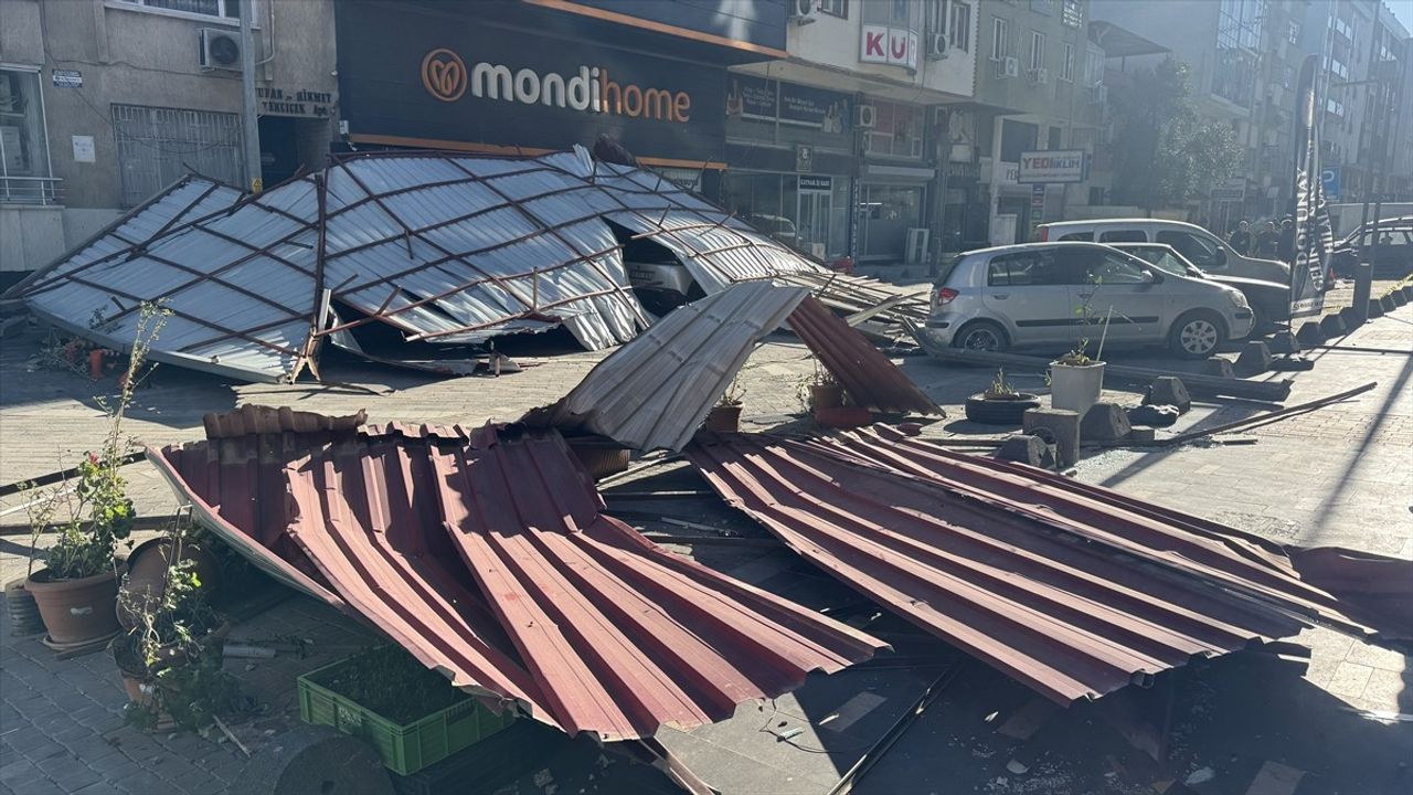 Kahramanmaraş'ta Fırtına Sonrası Çatı Kazası