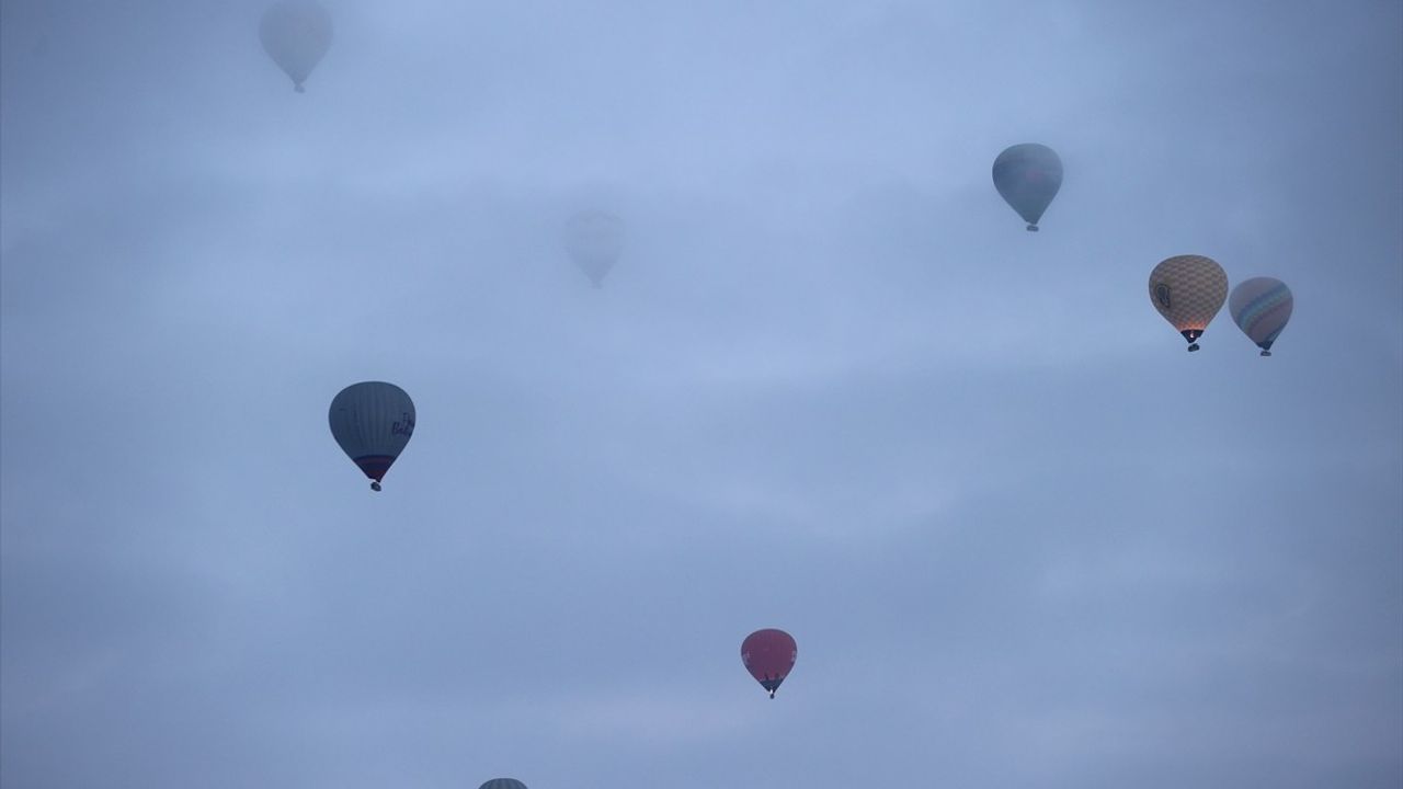 Kapadokya'da Sıcak Hava Balonları Yeniden Uçuşa Geçti