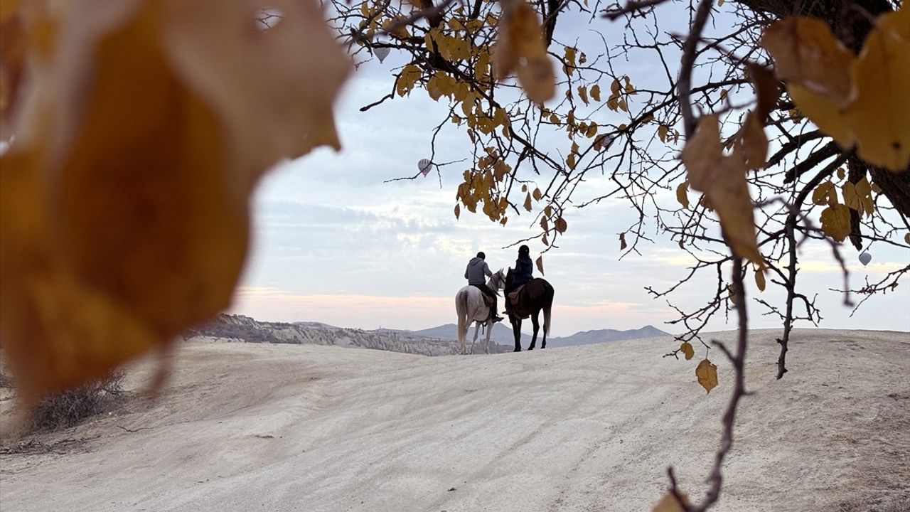 Kapadokya'da Sonbahar Güzelliği Turistleri Büyülüyor