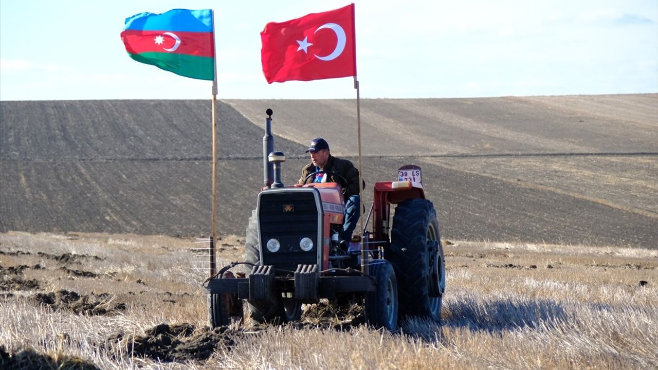 Karabağ Zaferi'nin Anısına Tarla Yazan Çiftçi