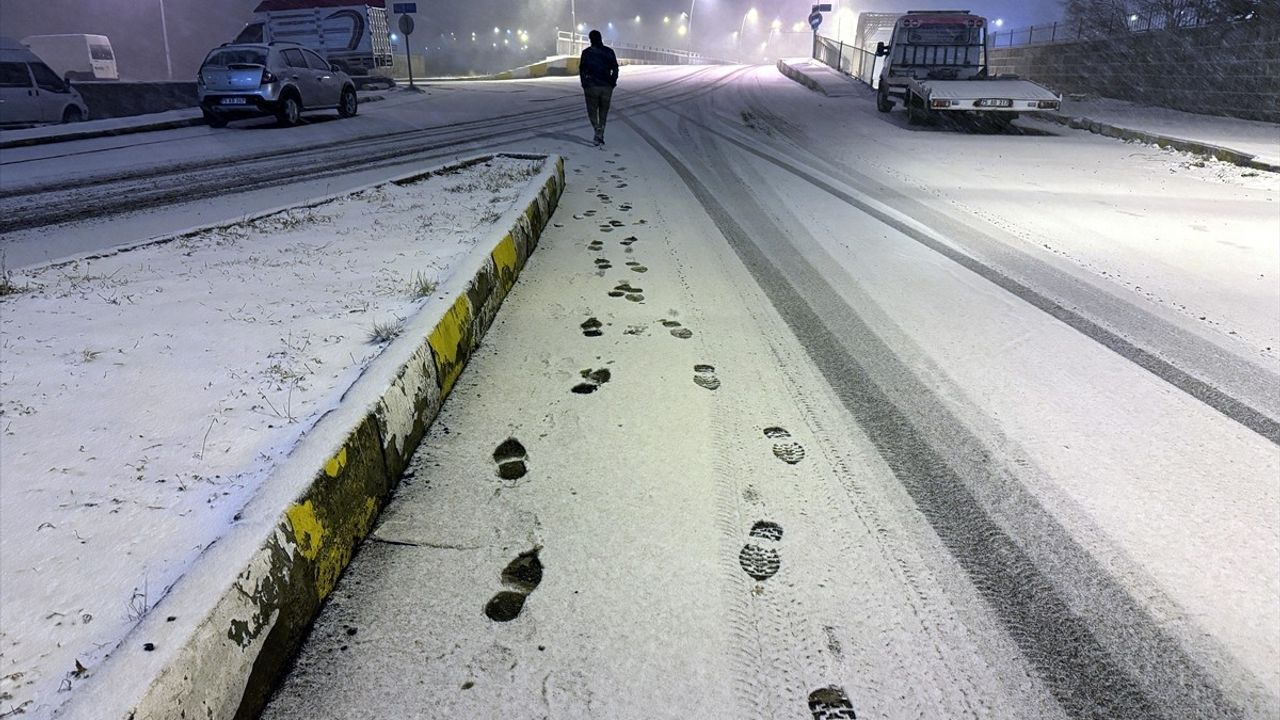 Kars ve Ardahan'da Kar Yağışı Hayatı Etkiledi