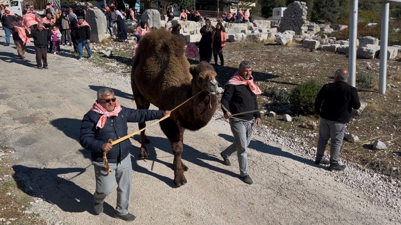 Kaş'ta Geleneksel Yörük Şenliği Coşkuyla Kutlandı