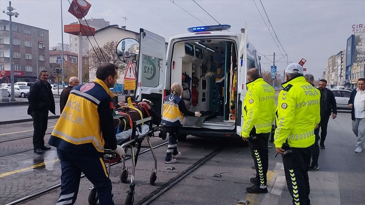 Kayseri'de Yolculuk Faciası: Minibüs Yayaya Çarptı