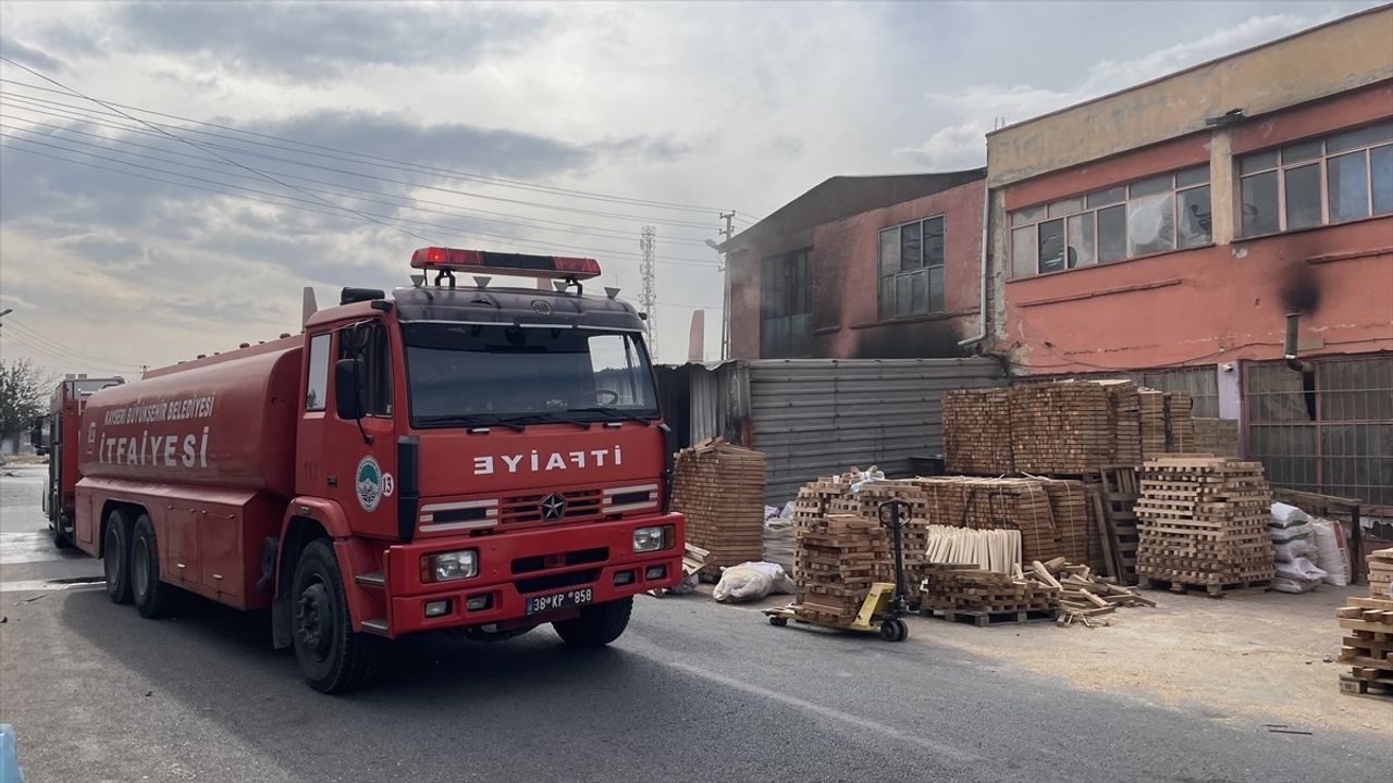 Kayseri'deki Sünger Atölyesinde Yangın Çıktı