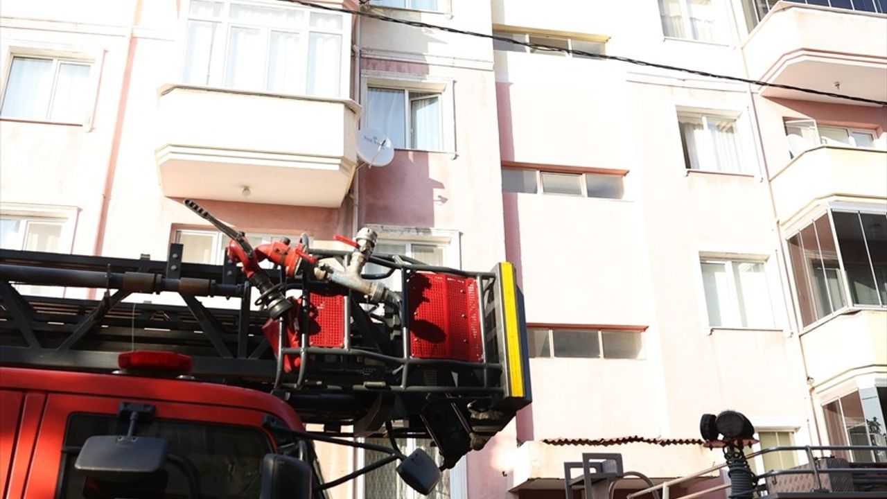 Kırklareli'nde Apartman Yangını: Dumandan Etkilenen Bir Kişi Hastaneye Kaldırıldı