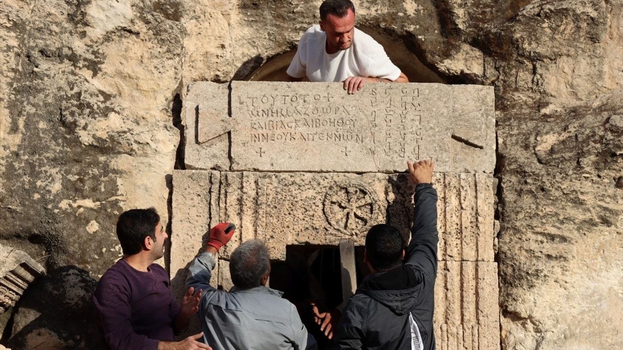 Kızılkoyun Nekropolü'ndeki Kazı ve Restorasyon Çalışmalarına Devam Ediliyor