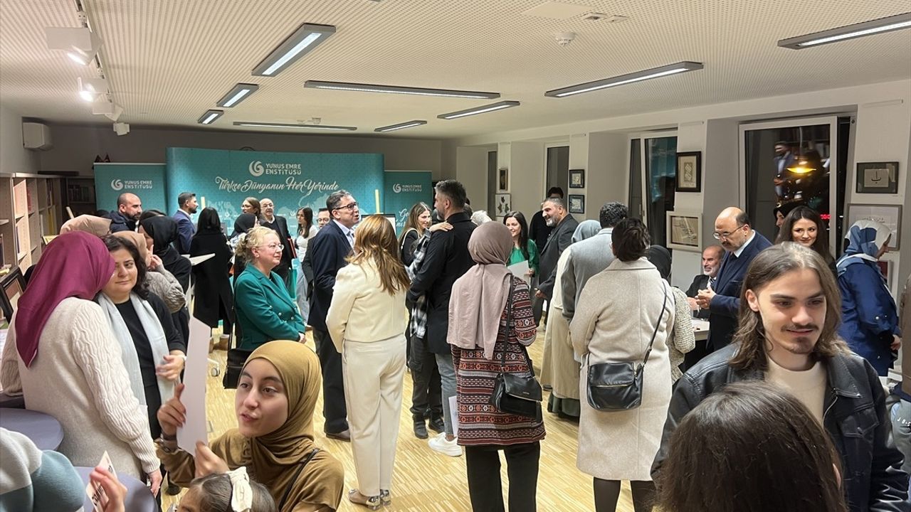 Köln'de 'Yollar ve Yönler' Sanat Sergisi Açıldı