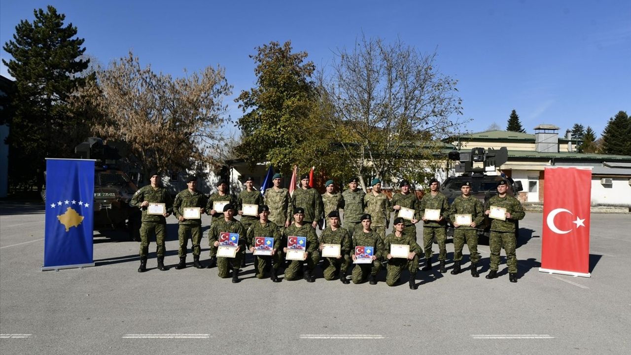 Kosovalı Askerlere Türk Zırhlı Araç Eğitimi