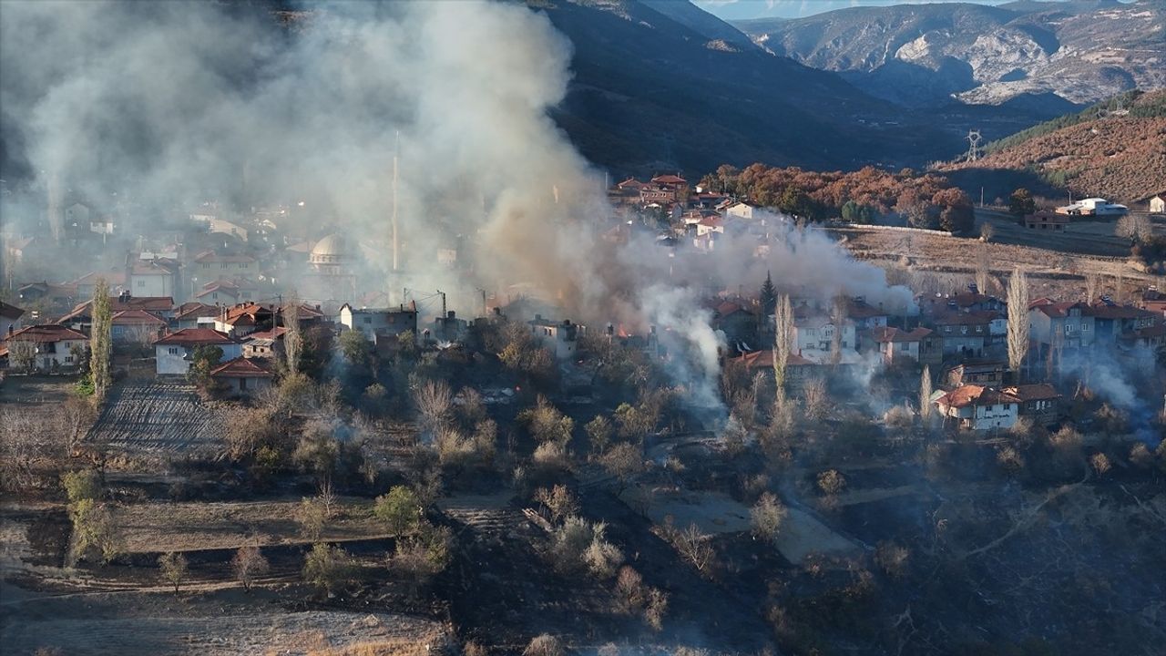 Kütahya'da Yangın Paniği: 10'dan Fazla Ev Zarar Gördü
