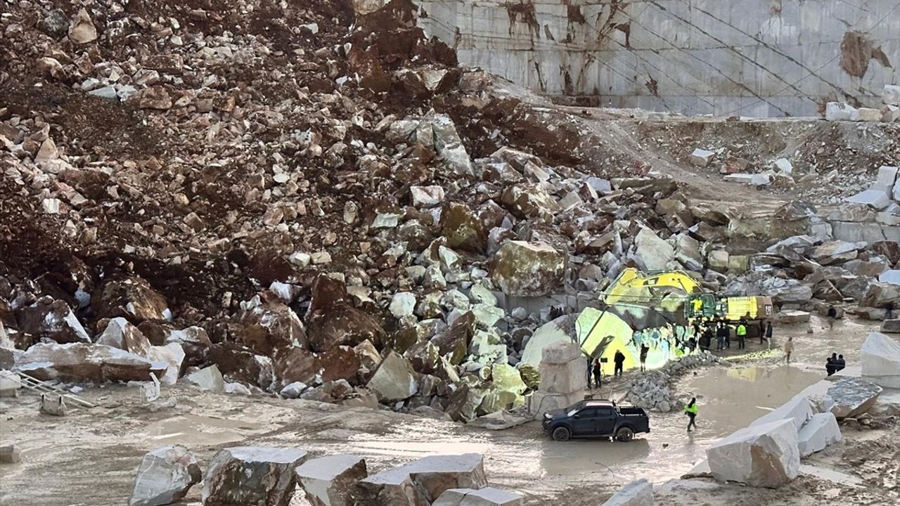 Marmara Adası'nda Mermer Ocağındaki Toprak Kayması: 1 Ölü, 1 Kayıp