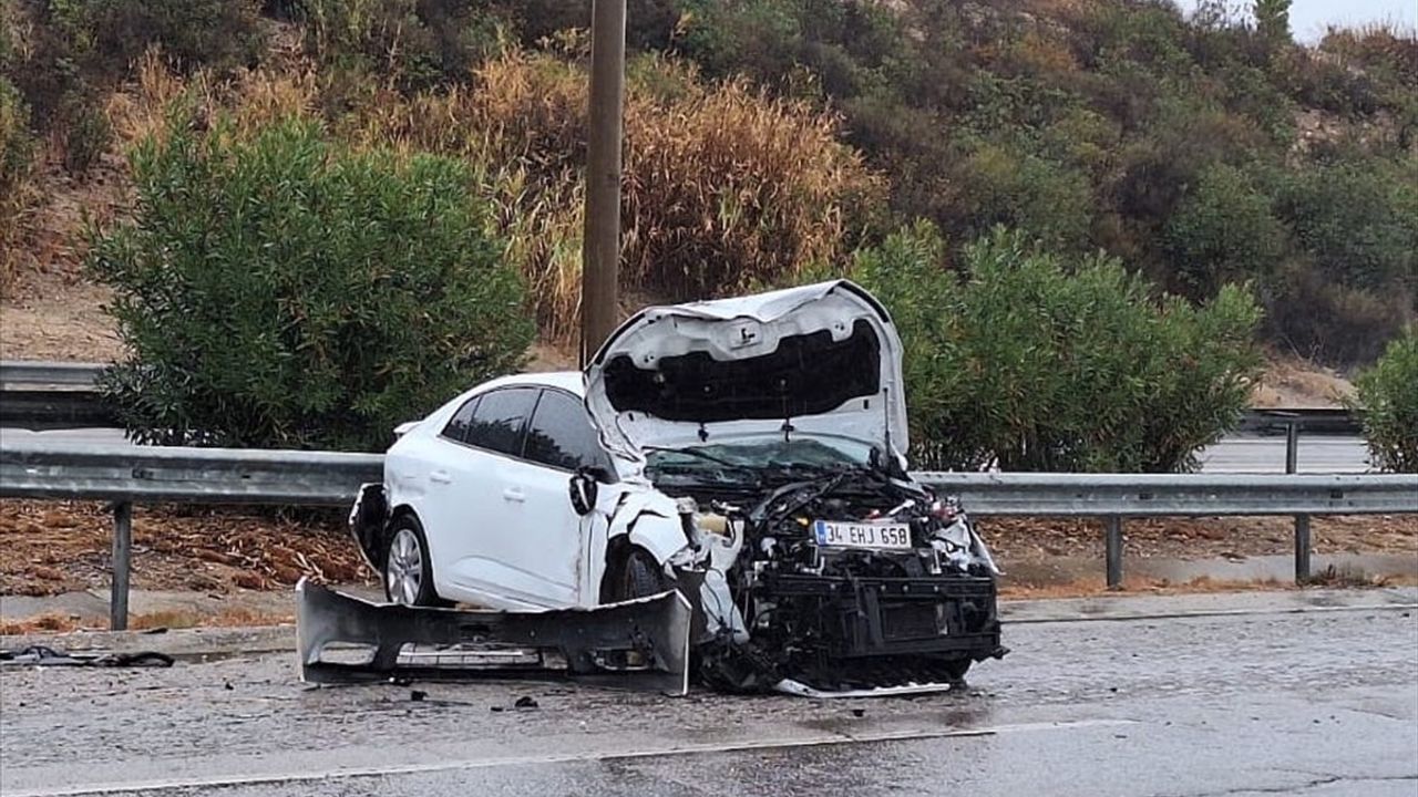 Mersin'de Bariyere Çarpan Otomobilde 4 Yaralı