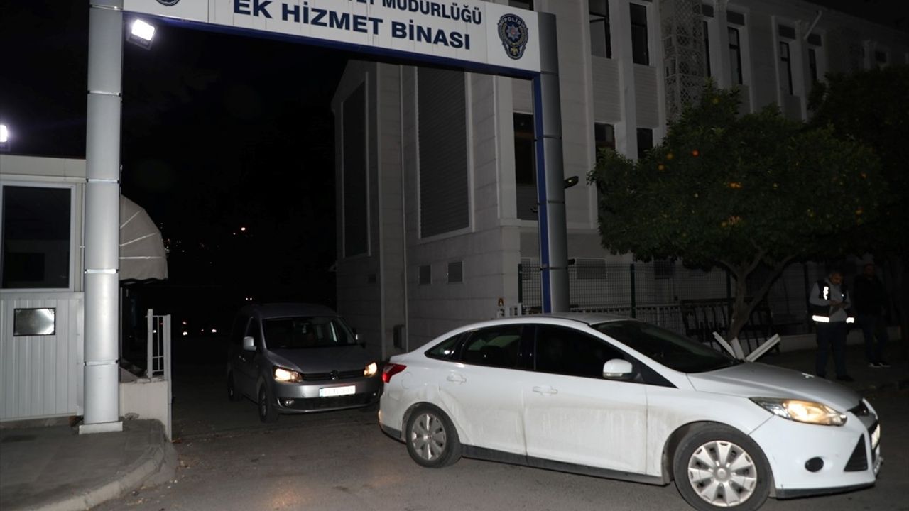 Mersin'de Kaçak Hükümlüler ve Şüpheliler Yakalandı