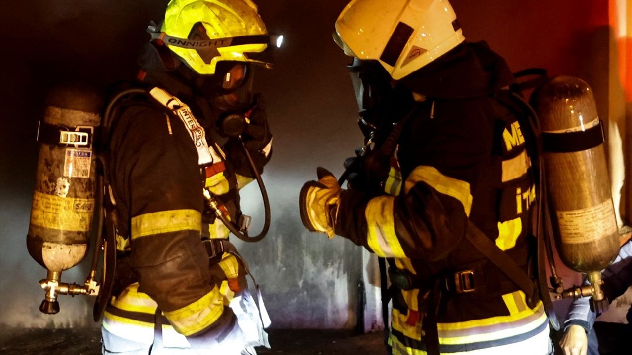 Mersin'deki Tekstil Fabrikasında Yangın Kontrol Altına Alındı