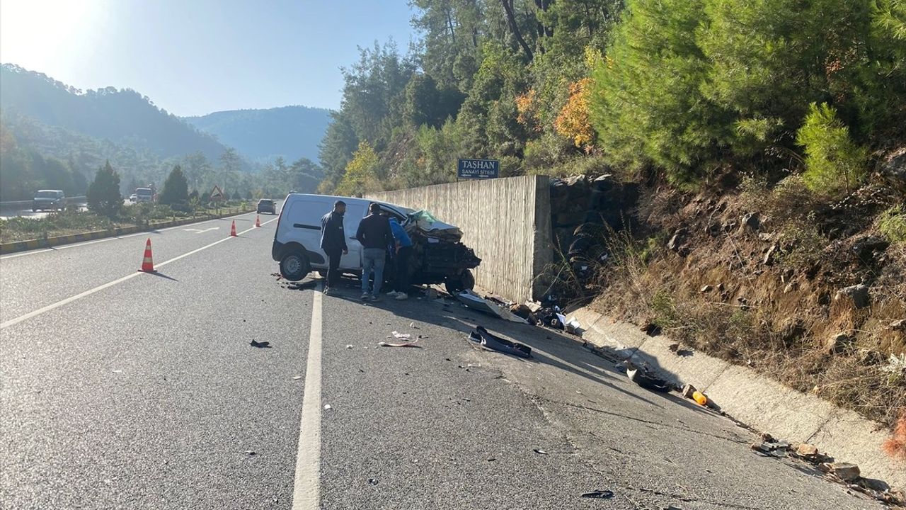 Muğla'da Trafik Kazası: 2 Çocuk Hayatını Kaybetti