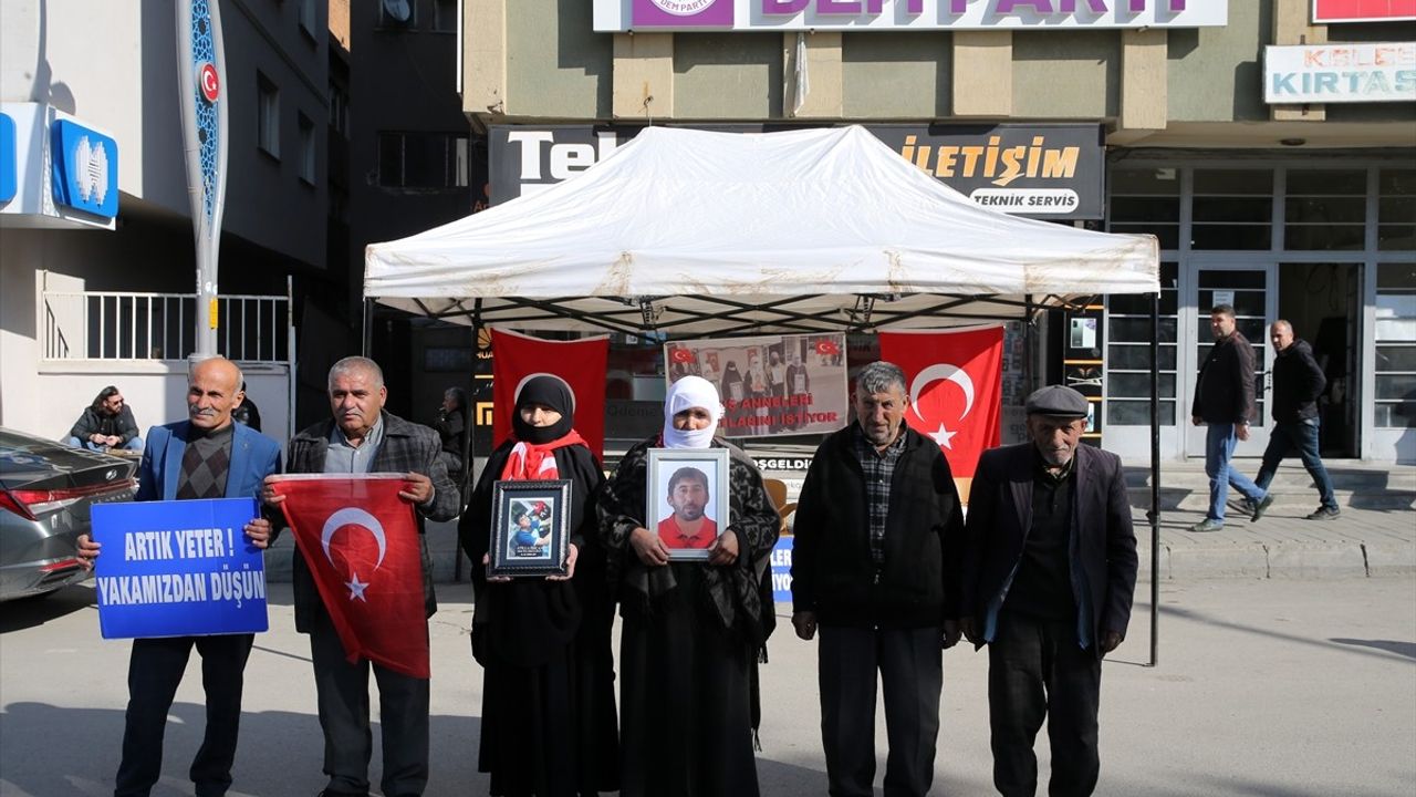 Muş'ta Aileler Çocukları İçin Eylemlerine Devam Ediyor