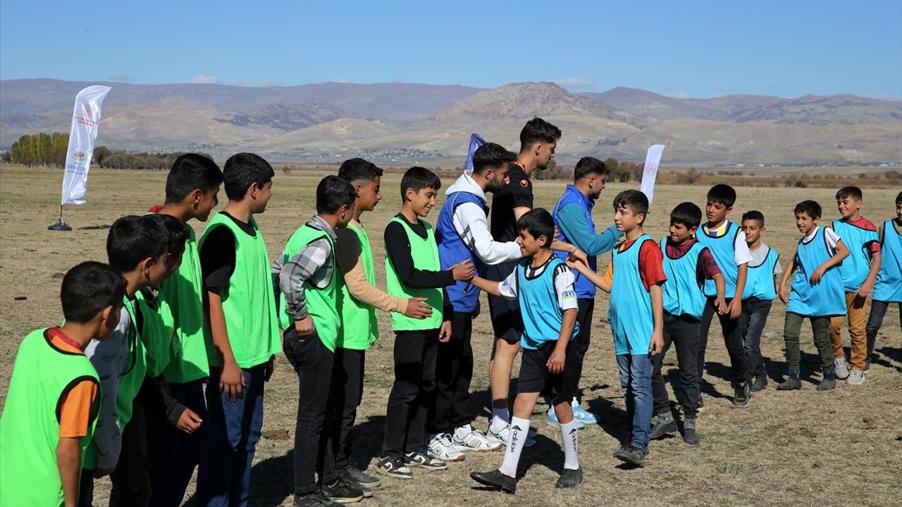 Muş'ta Gazozuna Maç Projesi Çocukları Spora Yönlendiriyor