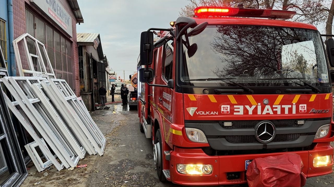 Nevşehir'de Kaportacı Dükkanında Yangın Kontrol Altına Alındı