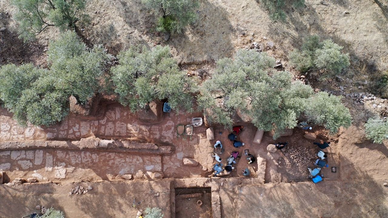 Nysa Antik Kenti'nde Tarihi İbadet Yolu Yeniden Gün Yüzüne Çıkıyor