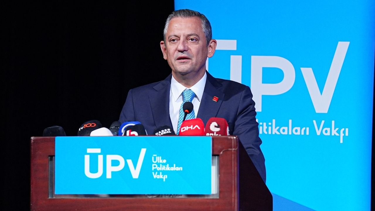 Özgür Özel'den Demokrasi Vurgusu