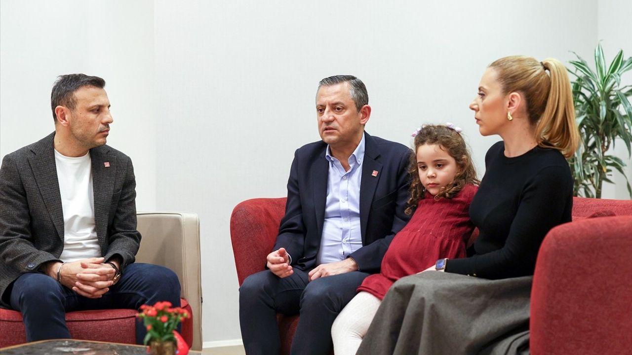 Özgür Özel'den Gezi Parkı Mahkumu Tayfun Kahraman'ın Ailesine Destek Ziyareti