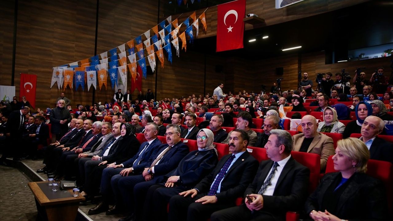 Özlem Zengin: Medya Yalanları Genel Kurulu Etkiliyor