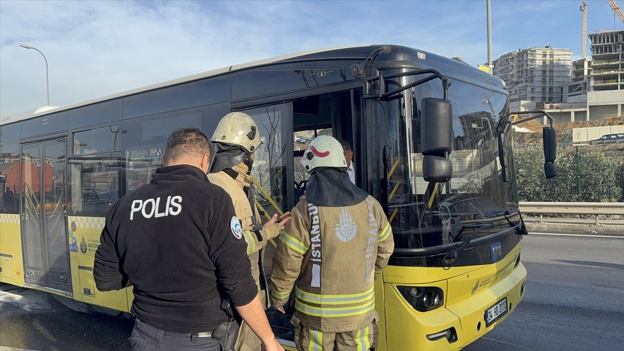 Pendik'te İETT Otobüsü Yangını Kontrol Altına Alındı