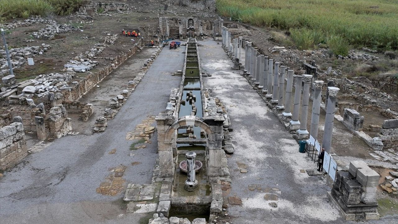 Perge Antik Kenti'nde Kestros Çeşmesi Yeniden Akmaya Başladı